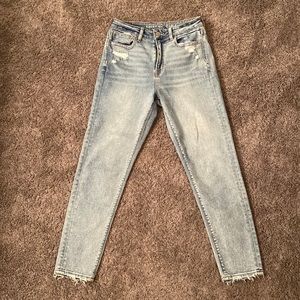 American Eagle High-Waisted Mom Jeans!